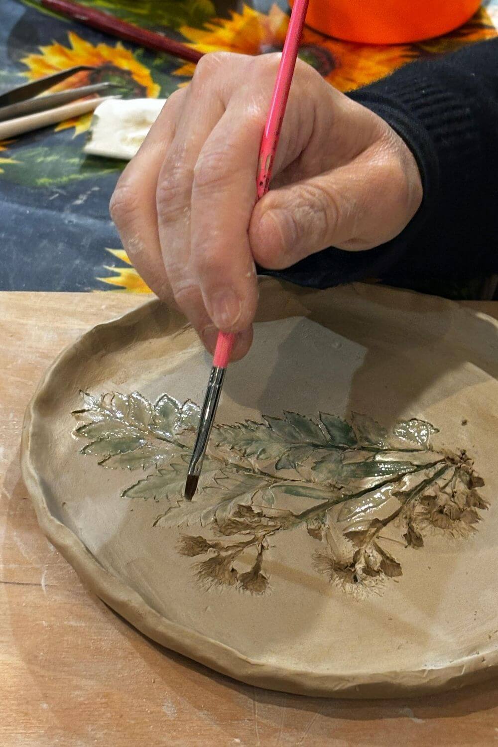 Workshop di impressioni botaniche su argilla - immagine 5